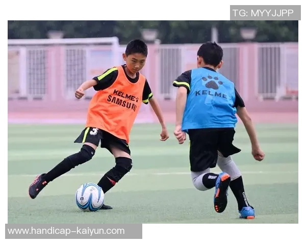 踢足球比赛的体验与收获分享让我们一起感受团队精神与竞技乐趣